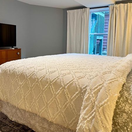 Designer Themed 4 Bedroom In Best Location With Patio And Fireplace Chicago Exterior photo