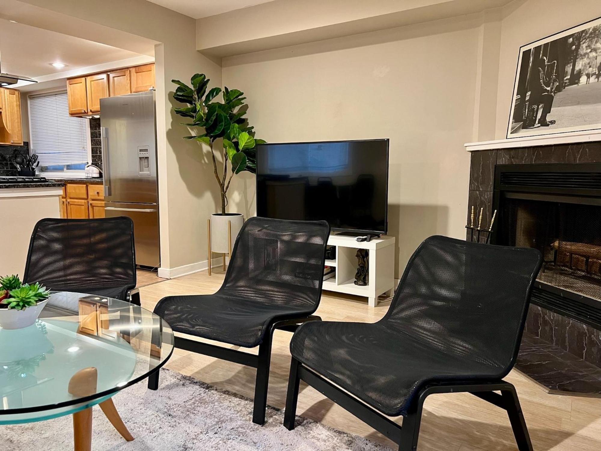 Designer Themed 4 Bedroom In Best Location With Patio And Fireplace Chicago Exterior photo