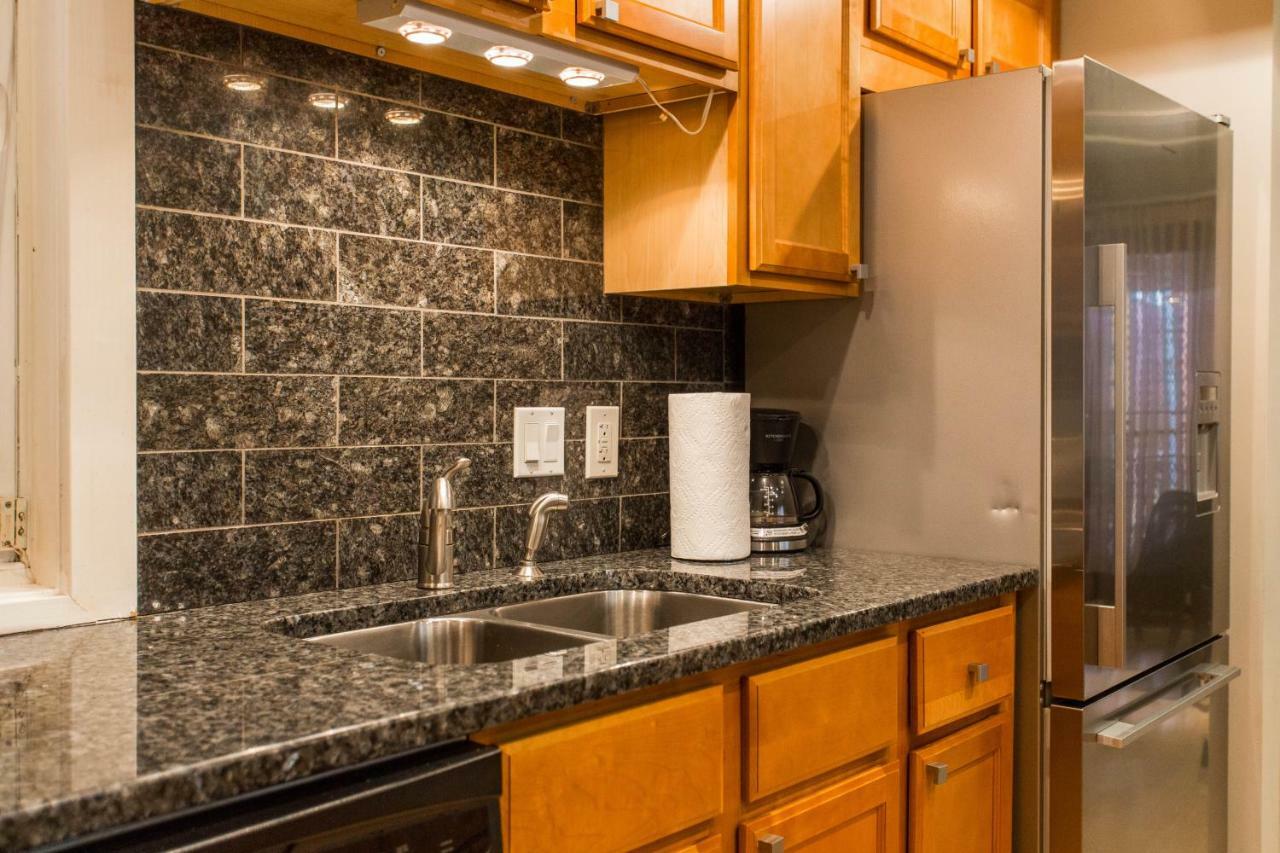 Designer Themed 4 Bedroom In Best Location With Patio And Fireplace Chicago Exterior photo