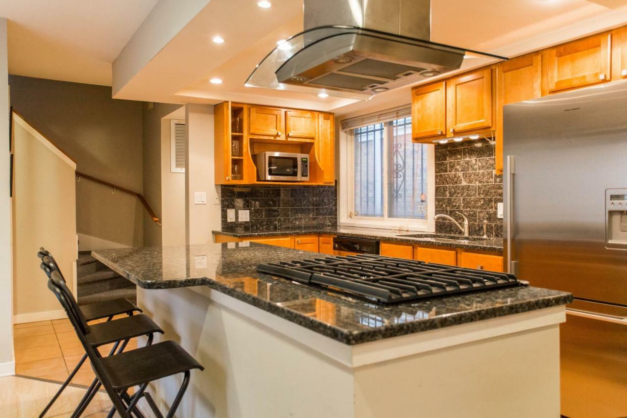 Designer Themed 4 Bedroom In Best Location With Patio And Fireplace Chicago Exterior photo